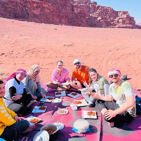 Wadi Rum Bubble Camp & Tour Экстерьер фото