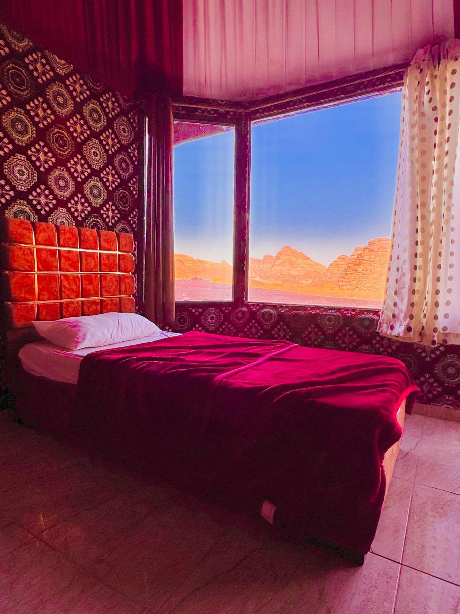 Wadi Rum Bubble Camp & Tour Экстерьер фото