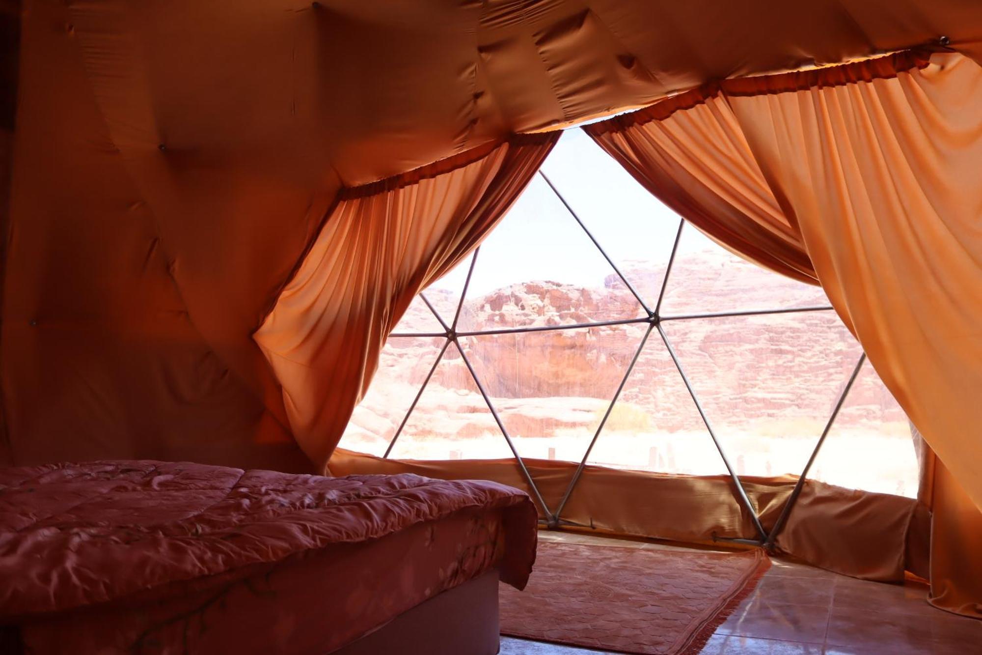 Wadi Rum Bubble Camp & Tour Экстерьер фото